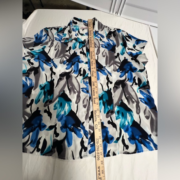 JOANNA PLUS SHORT CAP SLEEVE BUTTON UP BLOUSE. SIZE 2X. POLYESTER.  BEAUTIFUL - Picture 4 of 6